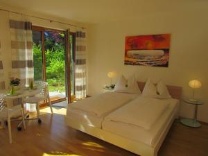 Ένα ή περισσότερα κρεβάτια σε δωμάτιο στο AMENITY-Garden-Apartments