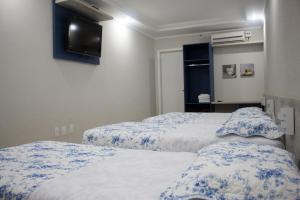 Postel nebo postele na pokoji v ubytování Hotel Dois Irmãos