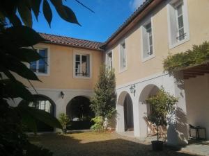 Afbeelding uit fotogalerij van De l'Autre Côté in Garlin