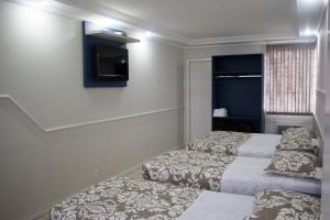 Postel nebo postele na pokoji v ubytování Hotel Dois Irmãos