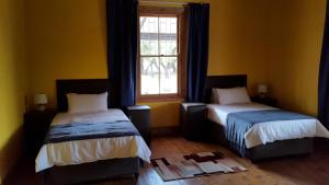 Un pat sau paturi într-o cameră la Third Rock Guesthouse