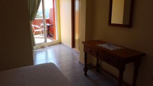 Łóżko lub łóżka w pokoju w obiekcie Hotel La Costera
