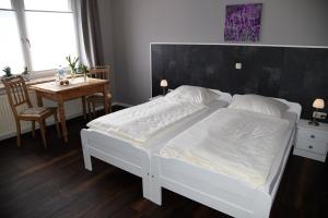 Een bed of bedden in een kamer bij Hartlef´s Gasthof
