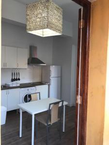 A kitchen or kitchenette at Apartamentos La Concepción