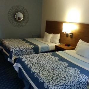 Ένα ή περισσότερα κρεβάτια σε δωμάτιο στο Mainstreet Inn