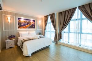 Postel nebo postele na pokoji v ubytování Lavender Inn USJ