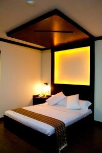 En eller flere senger på et rom på Sulthan Hotel International