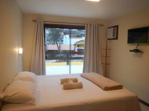 Tempat tidur dalam kamar di Costa Dourada Pousada