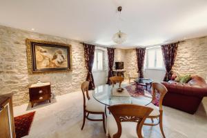 Posezení v ubytování Villa Nepos Hotel