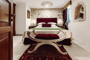 Postel nebo postele na pokoji v ubytování Villa Nepos Hotel
