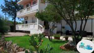 Κήπος έξω από το Villa Tersa