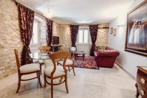 Posezení v ubytování Villa Nepos Hotel