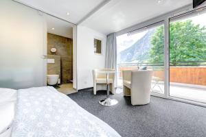 Una cama o camas en una habitación de Hotel Lün
