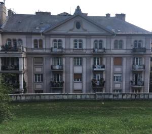 Budova, v ktorej sa apartmán nachádza