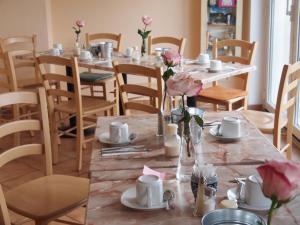 a long table with flowers on top of it at Gastehaus Weingut Rossler in Lorch am Rhein