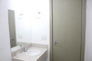 Um banheiro em Excellence Comfort Hotel