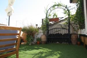 A garden outside Hotel Merindad de Olite