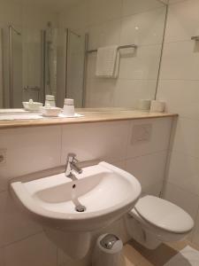 A bathroom at Hotel Garni Keiml