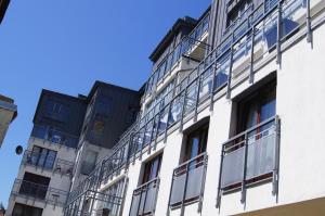 an apartment building with balconies on the side of it at Apartamenty Maki Marea in Międzyzdroje