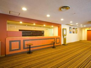 a waiting room with a counter and two stools at Hotel Pearl City Akita Kawabata in Akita