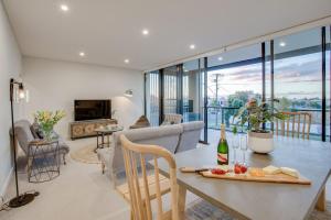 Gallery image of Luxury Four Bedroom Apartment with Swimming Pool in Wagga Wagga