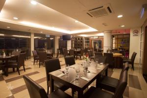 ห้องอาหารหรือที่รับประทานอาหารของ Hotel Seri Malaysia Kuala Terengganu