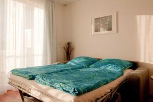 Giường trong phòng chung tại Fewo Binz Wohnpark Stadt Hamburg