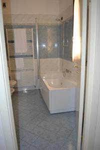 Ванная комната в Tricolore Hotel