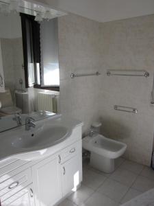 Koupelna v ubytování Agriturismo Stella Orobica