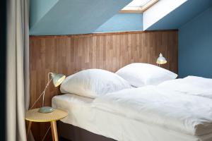 Ein Bett oder Betten in einem Zimmer der Unterkunft Hotel Liegeplatz 13 Kiel by Premiere Classe