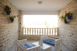 Afbeelding uit fotogalerij van Aristodimos Luxury Apartments in Kalamaki