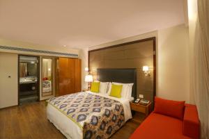 Postel nebo postele na pokoji v ubytování Samanvay Boutique Hotel