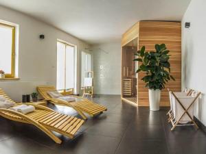 Posezení v ubytování Holiday Home Kozji Vrh with Sauna and Views