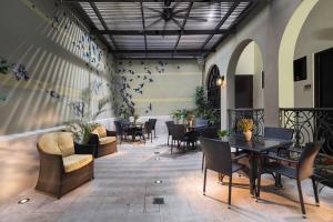 Χώρος καθιστικού στο Decanter Hotel