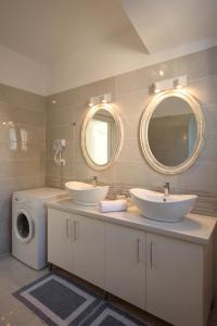 Kylpyhuone majoituspaikassa Aristodimos Luxury Suite