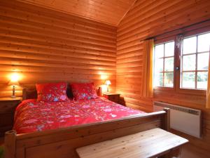 Voodi või voodid majutusasutuse Chalet in Stavelot near Forest Retreat toas
