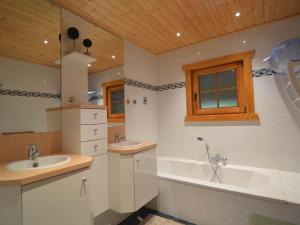 Vannituba majutusasutuses Chalet in Stavelot near Forest Retreat