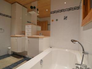 Vannituba majutusasutuses Chalet in Stavelot near Forest Retreat