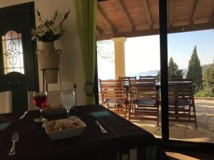 Kép Holiday home with stunning views near Afionas szállásáról Afiónaszban a galériában