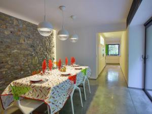 Posezení v ubytování Holiday home with garden in Jalhay