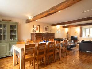 een grote eetkamer met een tafel en stoelen bij Cosy Holiday Home in Sourbrodt with Sauna in Waimes