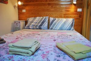 เตียงในห้องที่ Tigullio Vacations: lo Chalet sul Mare