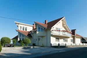 Budynek, w którym mieści się apartament