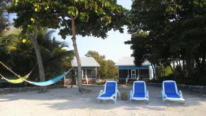 Gallery image of Serenity Beach Cottages in Utila