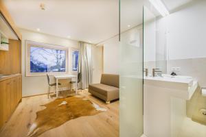 Un baño de Hotel Lün