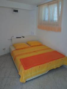 Postel nebo postele na pokoji v ubytování Apartmani Božana Viganj