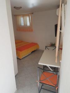 Postel nebo postele na pokoji v ubytování Apartmani Božana Viganj