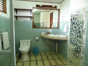 Phòng tắm tại Guayabo Lodge