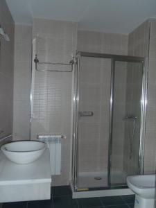 Phòng tắm tại Apartamentos Arcos del Esva