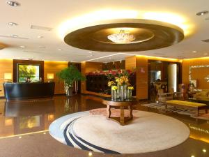 a lobby with a table with flowers on it at King's Town Hotel in Kaohsiung